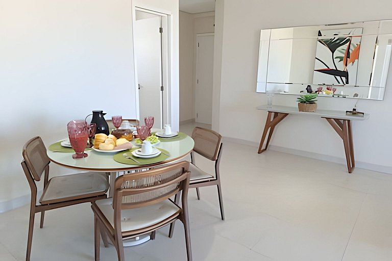 Amplo apto com varanda e vista mar