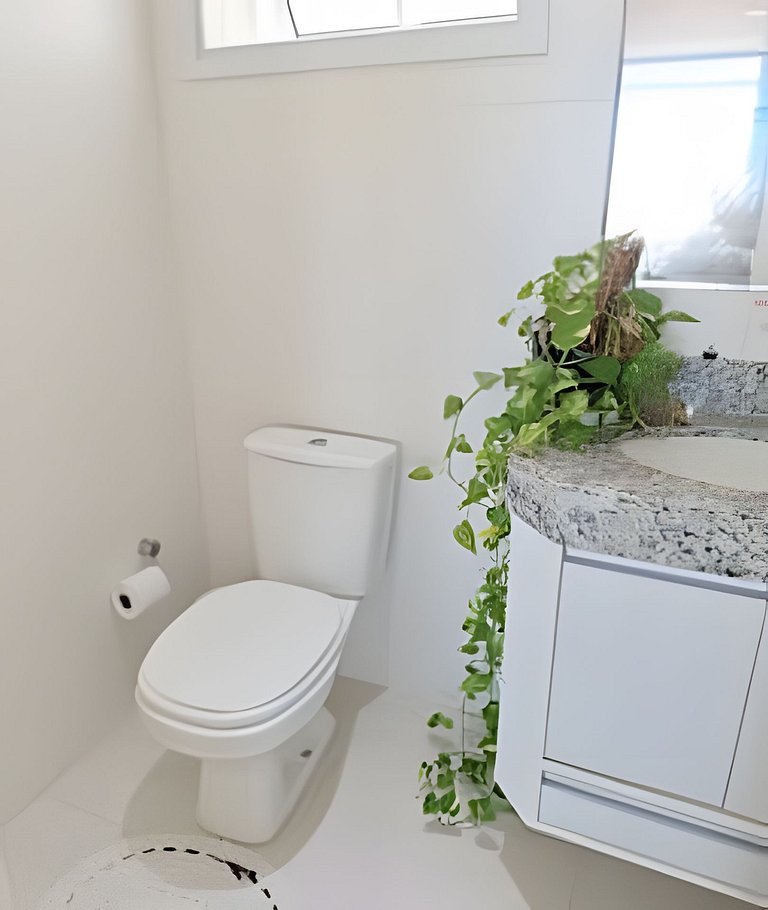 Amplo apto com varanda e vista mar