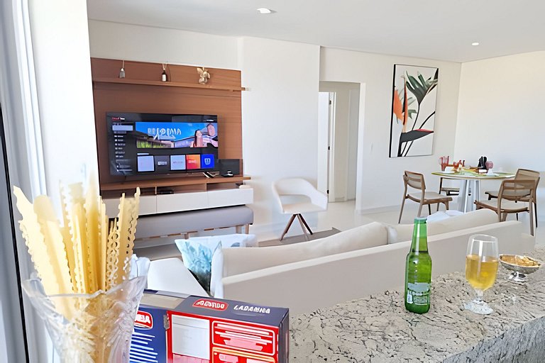 Amplo apto com varanda e vista mar