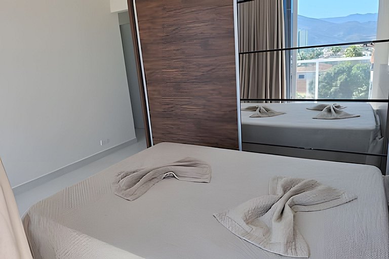 Amplo apto com varanda e vista mar