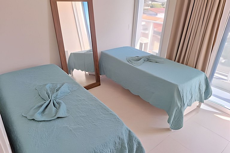 Amplo apto com varanda e vista mar