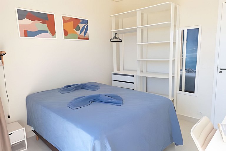 Amplo apto com varanda e vista mar