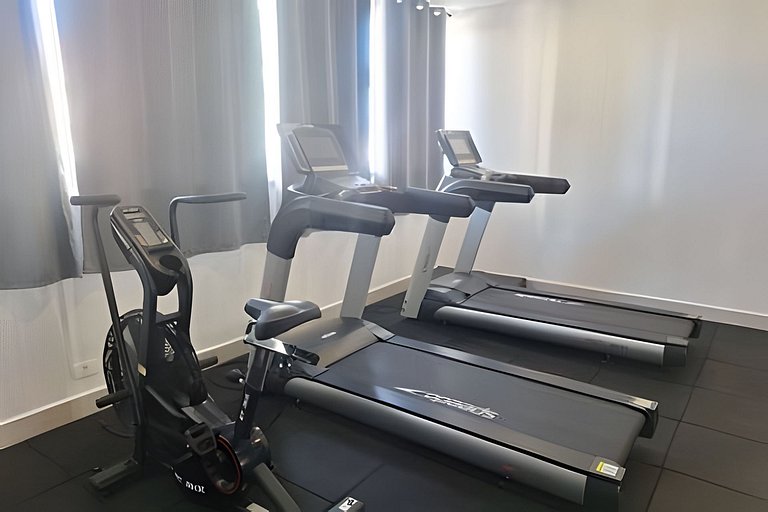 Amplo apto com varanda e vista mar