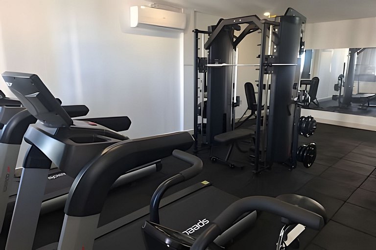 Amplo apto com varanda e vista mar