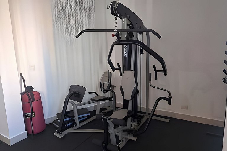 Amplo apto com varanda e vista mar