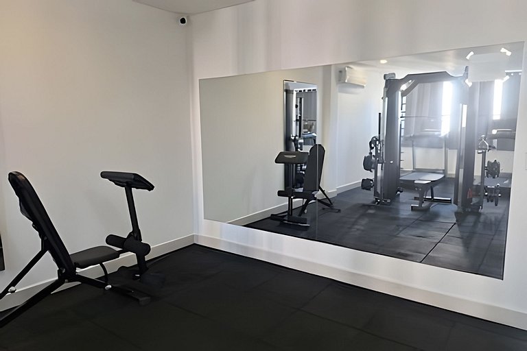 Amplo apto com varanda e vista mar