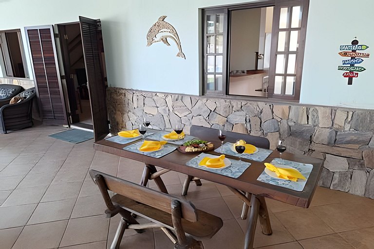 Casa c/ varanda para piscina, a 500 m da praia