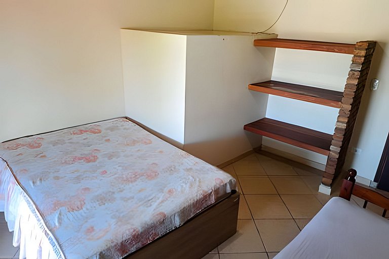 Casa c/ varanda para piscina, a 500 m da praia