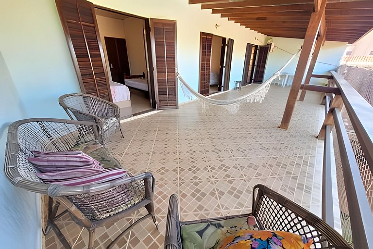 Casa c/ varanda para piscina, a 500 m da praia