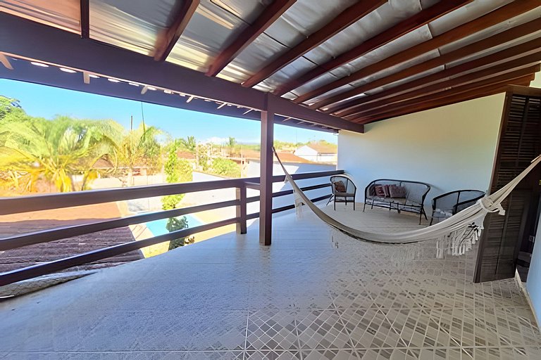 Casa c/ varanda para piscina, a 500 m da praia