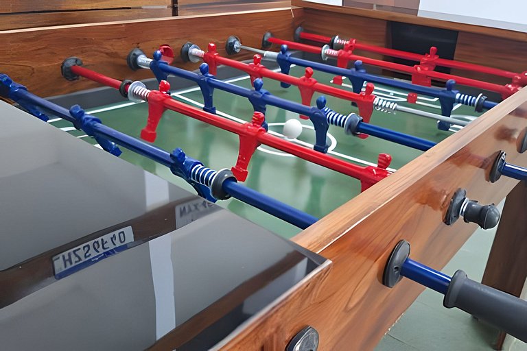 Estilo colonial com piscina e perto da praia