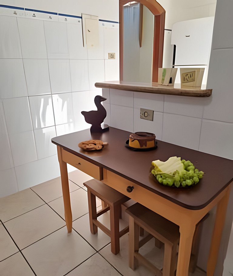 Estilo colonial com piscina e perto da praia