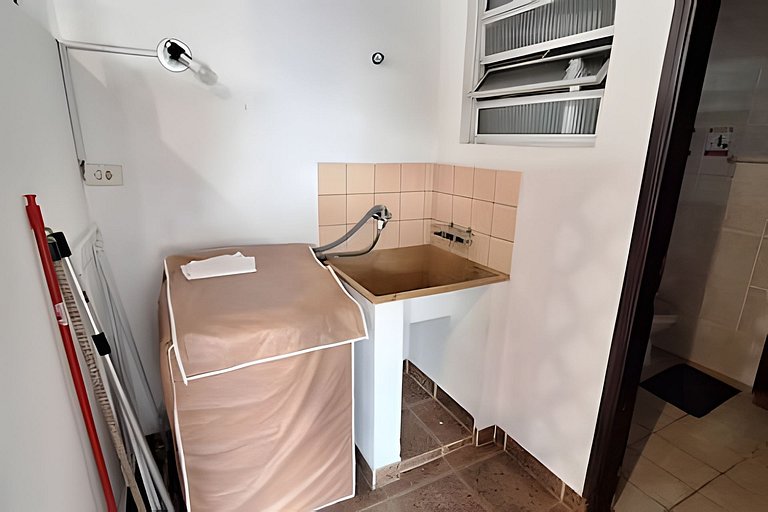 Estilo colonial com piscina e perto da praia