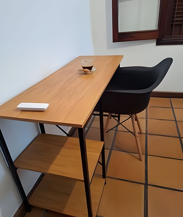 Estilo colonial com piscina e perto da praia