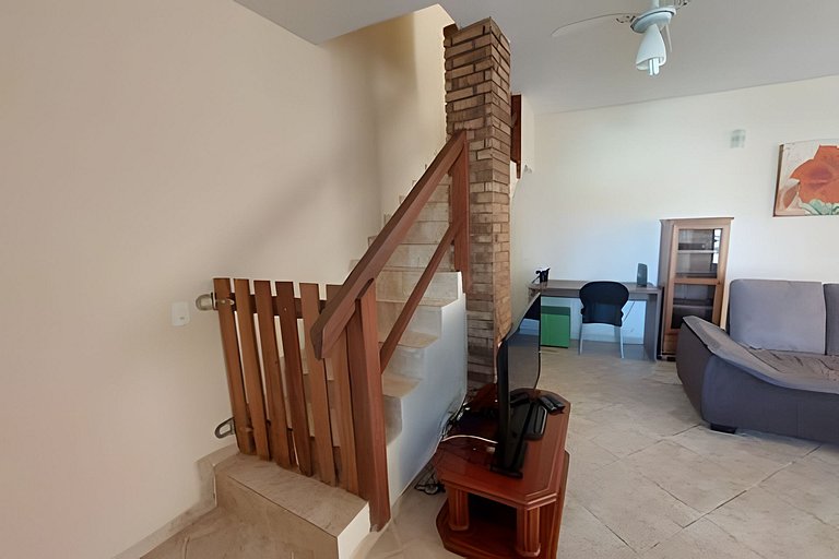 Casa c/ varanda para piscina, a 500 m da praia