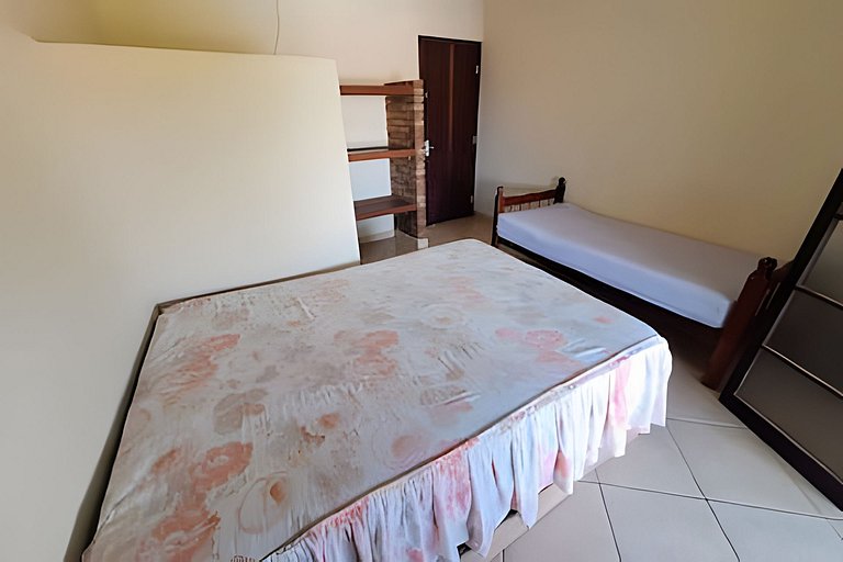 Casa c/ varanda para piscina, a 500 m da praia