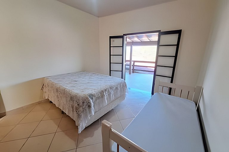 Casa c/ varanda para piscina, a 500 m da praia