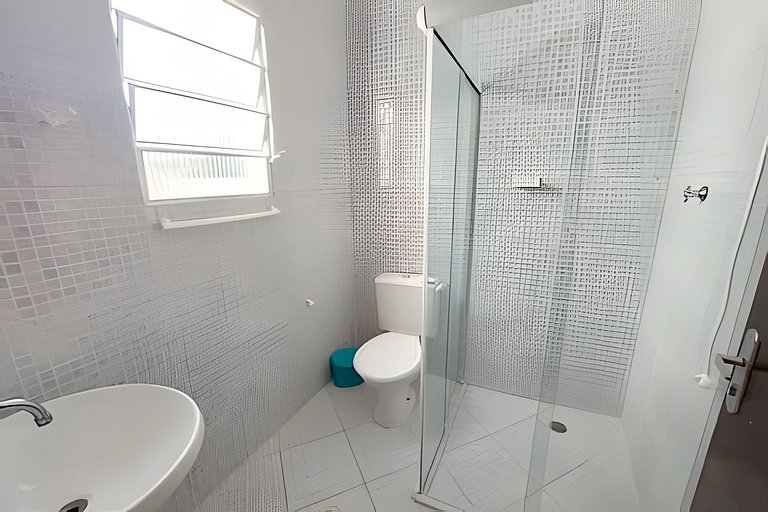 Casa c/ varanda para piscina, a 500 m da praia