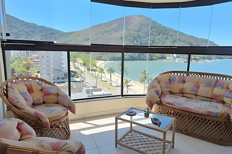 Cobertura com jacuzzi, churrasqueira e vista mar