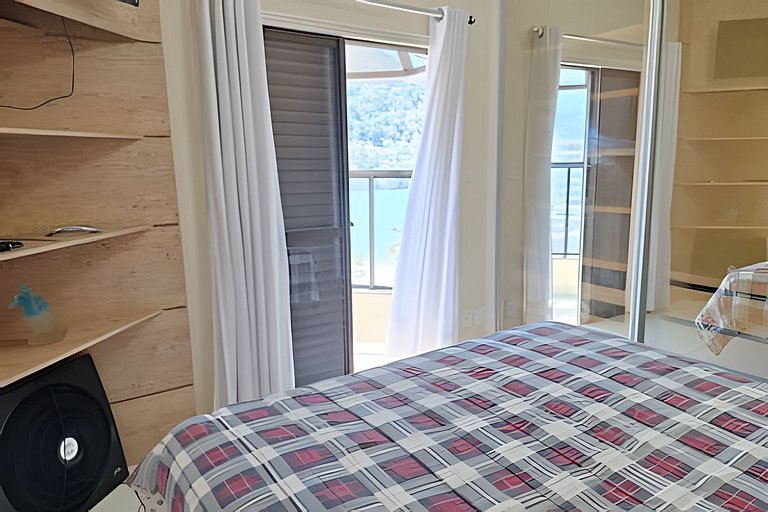 Cobertura com jacuzzi, churrasqueira e vista mar