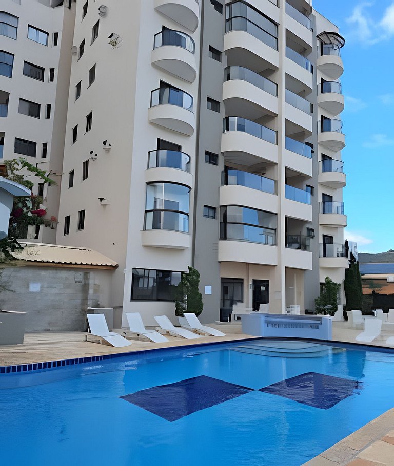 Cobertura com jacuzzi, churrasqueira e vista mar