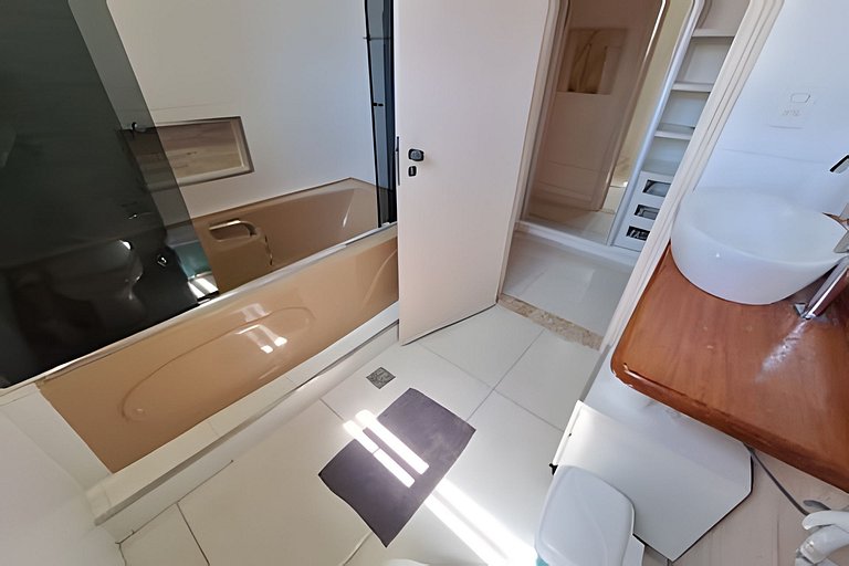 Cobertura com jacuzzi, churrasqueira e vista mar