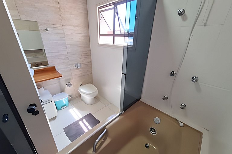 Cobertura com jacuzzi, churrasqueira e vista mar