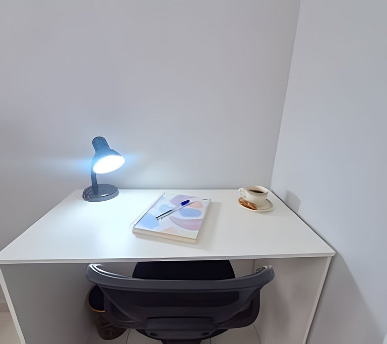 Apto bem equipado ao lado do mar