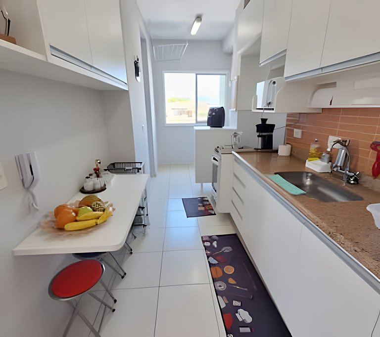 Apto bem equipado ao lado do mar