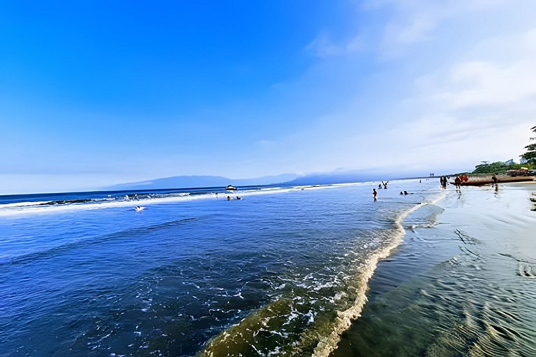 Apto bem equipado ao lado do mar