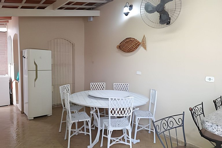 Casa na praia com conforto, piscina e churrasco