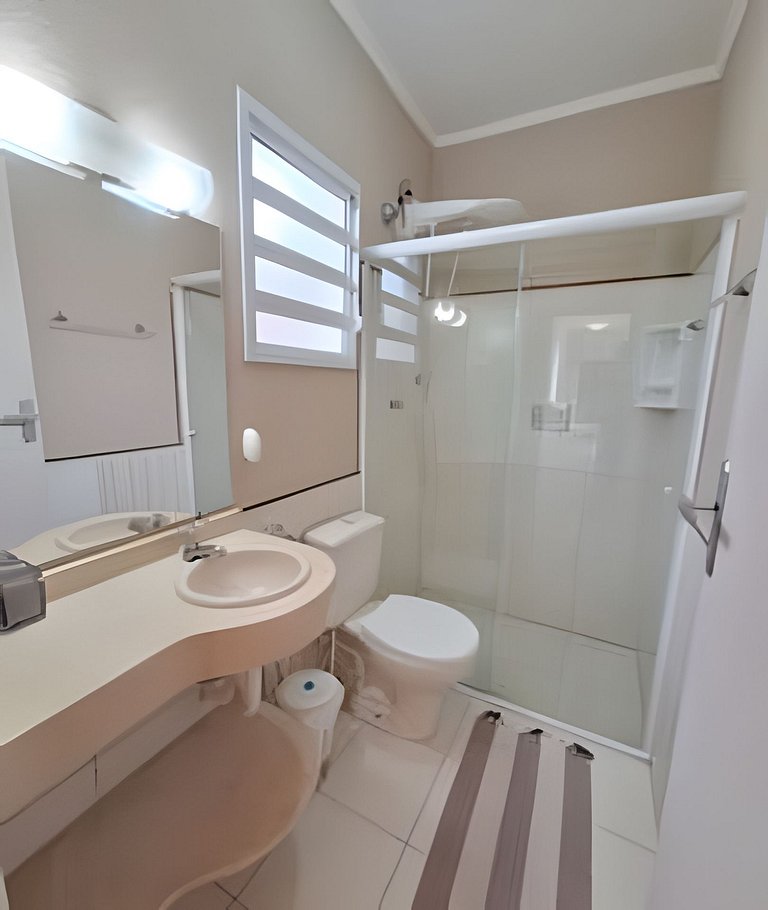 Casa na praia com conforto, piscina e churrasco