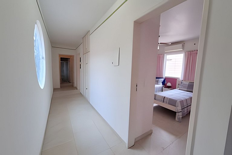 Casa na praia com conforto, piscina e churrasco