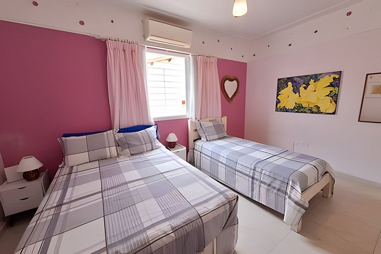 Casa na praia com conforto, piscina e churrasco