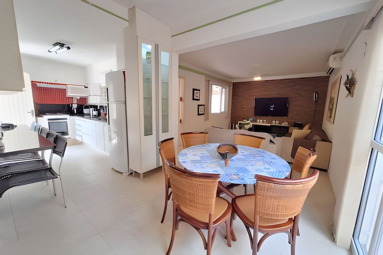 Casa na praia com conforto, piscina e churrasco