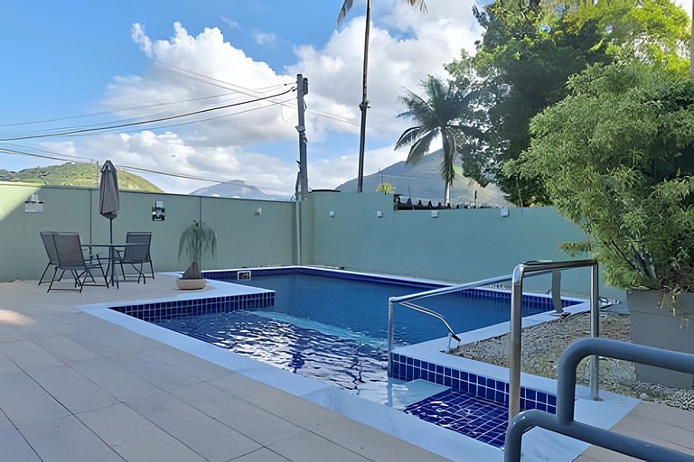 Apartamento com piscina e churrasqueira