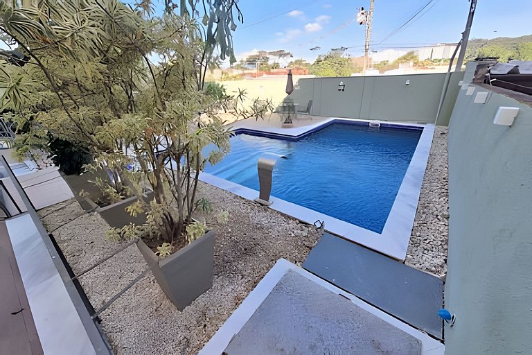 Apartamento com piscina e churrasqueira