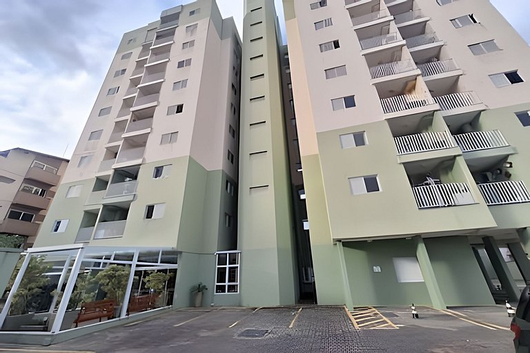 Apartamento com piscina e churrasqueira