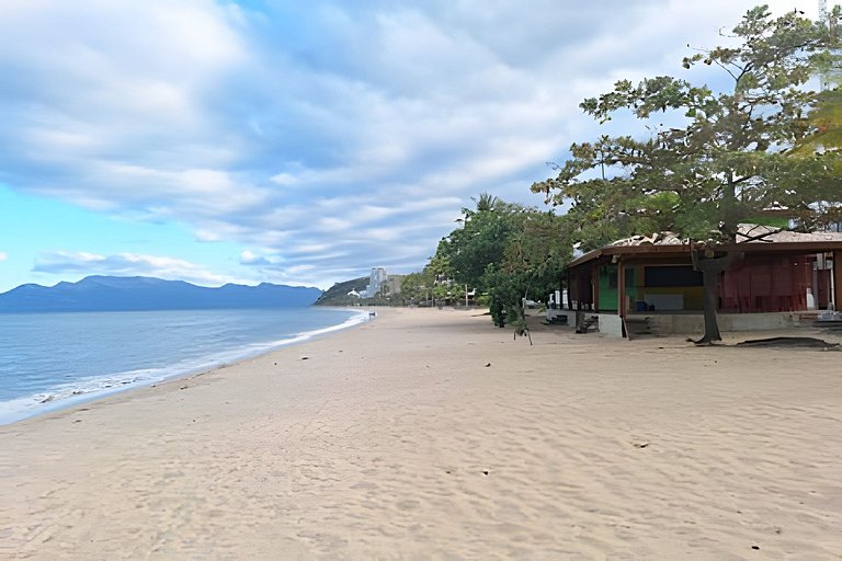 Apartamento com piscina e churrasqueira