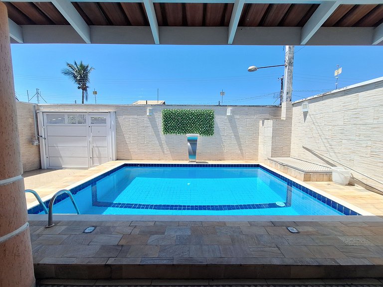 Casa na praia com conforto, piscina e churrasco