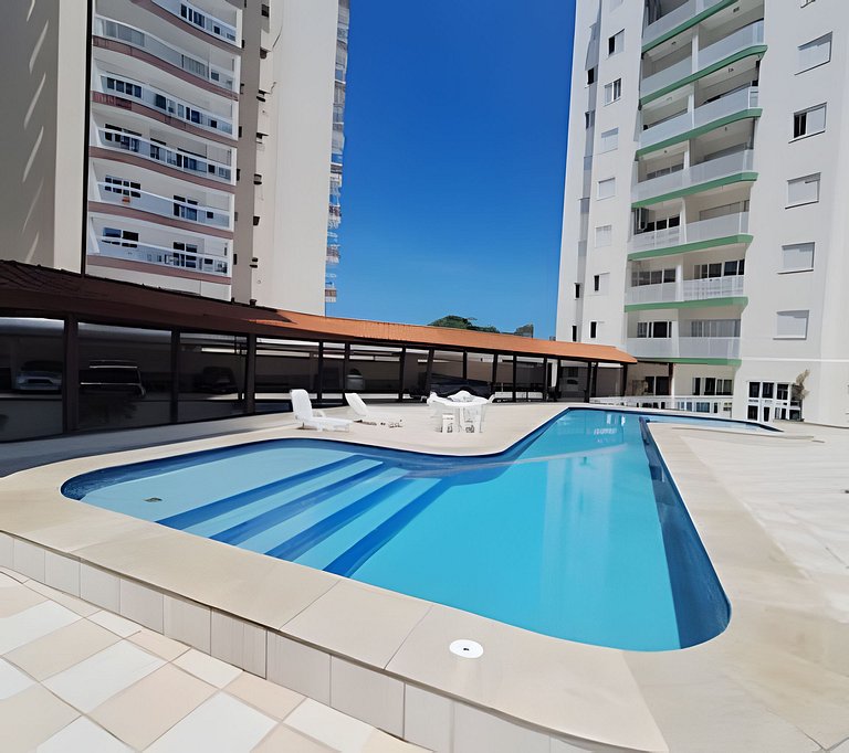 Apto completo, c/ piscina e frente mar