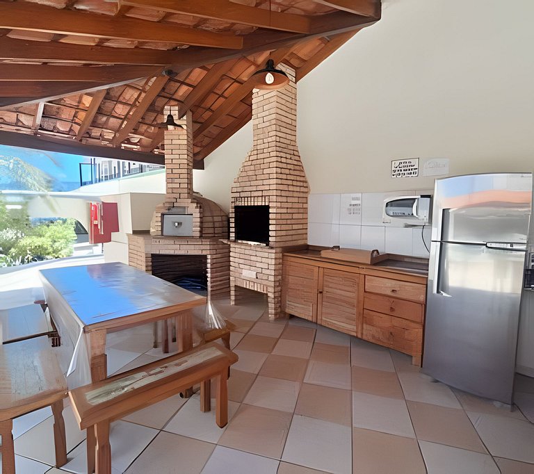 Apto completo, c/ piscina e frente mar