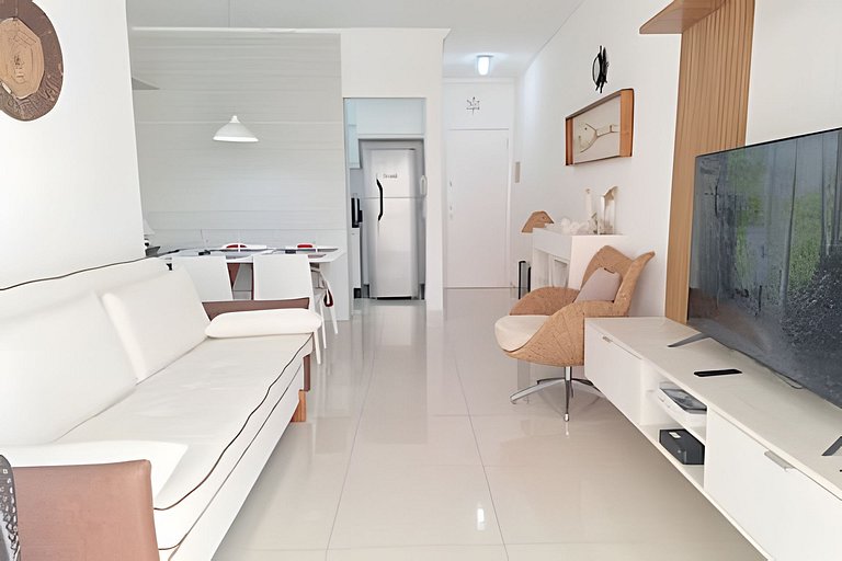 Apto completo, c/ piscina e frente mar