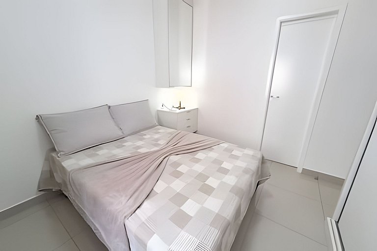 Apto completo, c/ piscina e frente mar