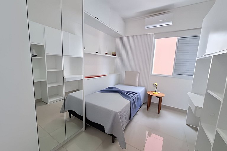 Apto completo, c/ piscina e frente mar