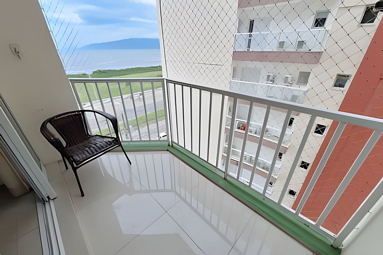 Apto completo, c/ piscina e frente mar