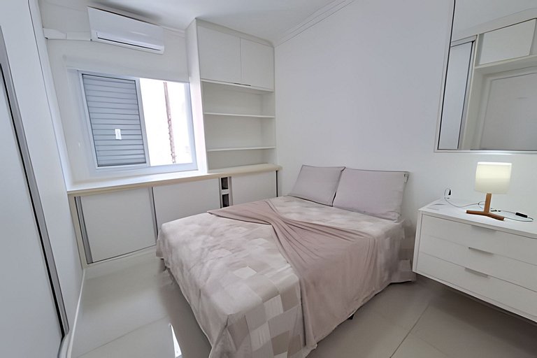 Apto completo, c/ piscina e frente mar