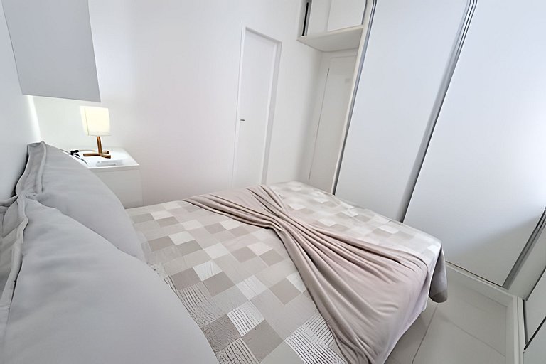 Apto completo, c/ piscina e frente mar