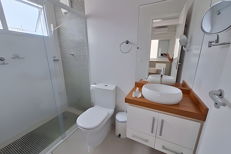 Apto completo, c/ piscina e frente mar