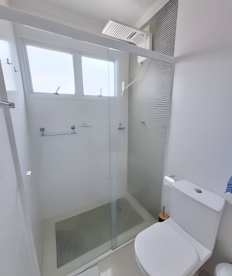 Apto completo, c/ piscina e frente mar